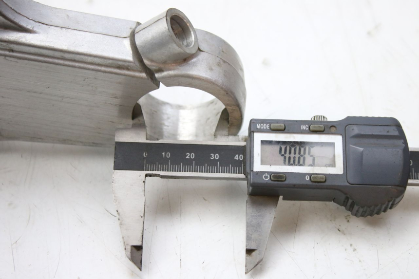 photo de UPPER FORK YOKE SUZUKI SV S 650 (1999 - 2002) - Technical close-up