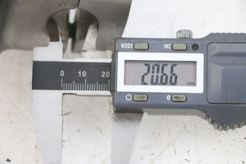 photo de UPPER FORK YOKE YAMAHA TDR DELTABOX 125 (1997 - 2003) - Component detail