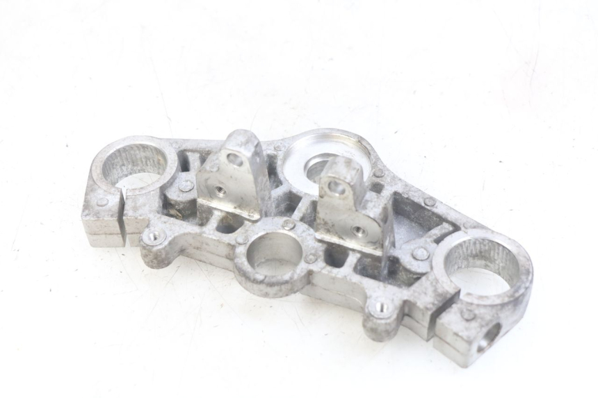 photo de UPPER TRIPLE CLAMP DAELIM VJ ROADWIN FI 125 (2008 - 2017) - Zoom on usage condition