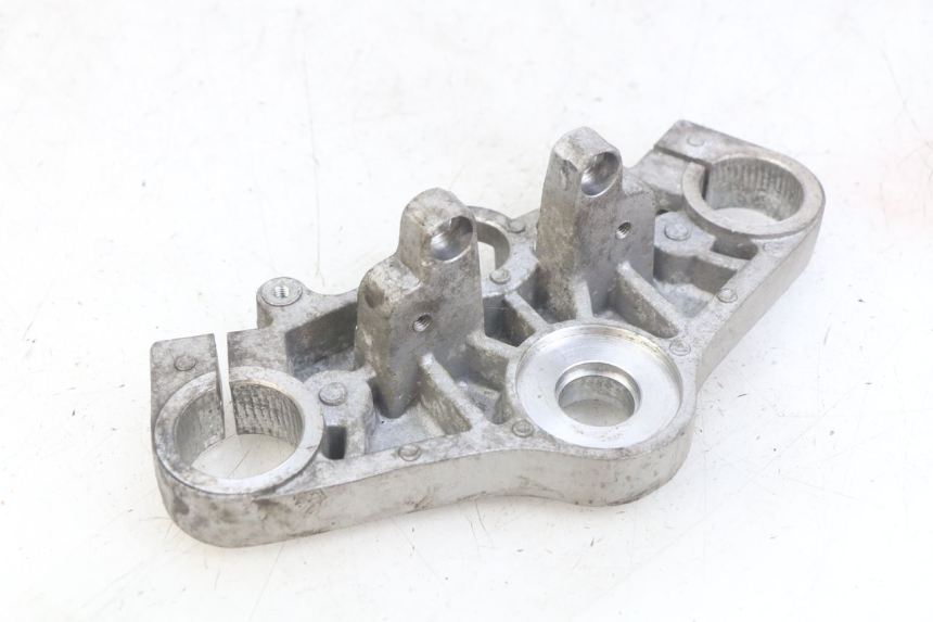 photo de UPPER TRIPLE CLAMP DAELIM VJ ROADWIN FI 125 (2008 - 2017) - Alternative perspective