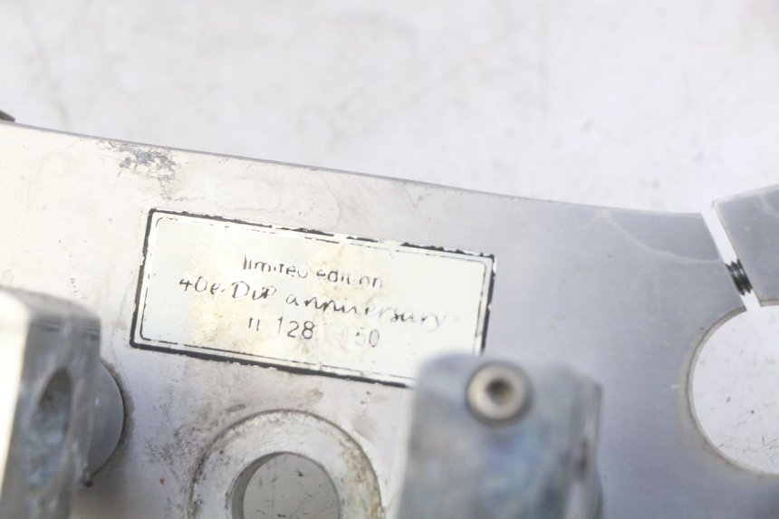 photo de UPPER TRIPLE CLAMP DAELIM VL DAYSTAR 125 (2000 - 2011) - Surface and material condition