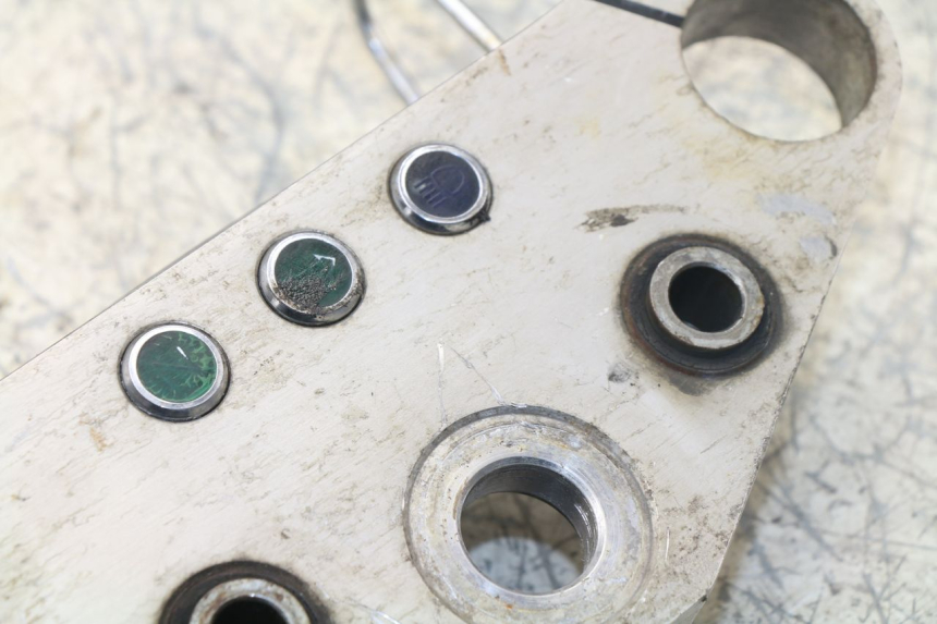 photo de UPPER FORK YOKE DAELIM VT 125 (1998 - 2003) - Technical close-up