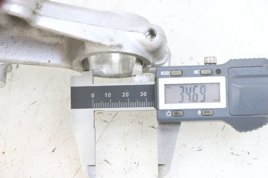 photo de UPPER FORK YOKE HONDA XLV VARADERO 125 (2000 - 2006) - Zoom on usage condition