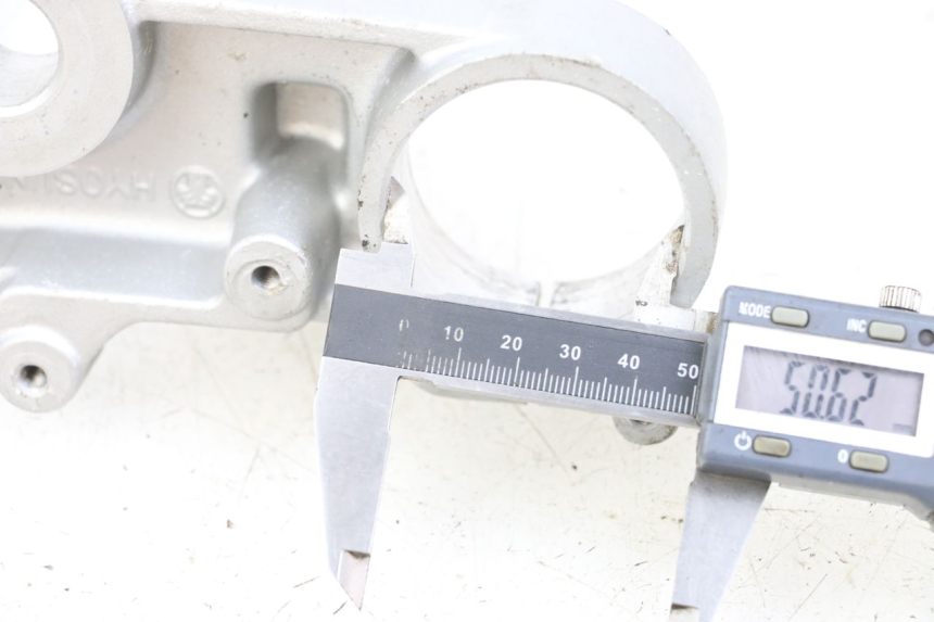 photo de Upper triple clamp HYOSUNG XRX 125 (2000 - 2008) - Component detail