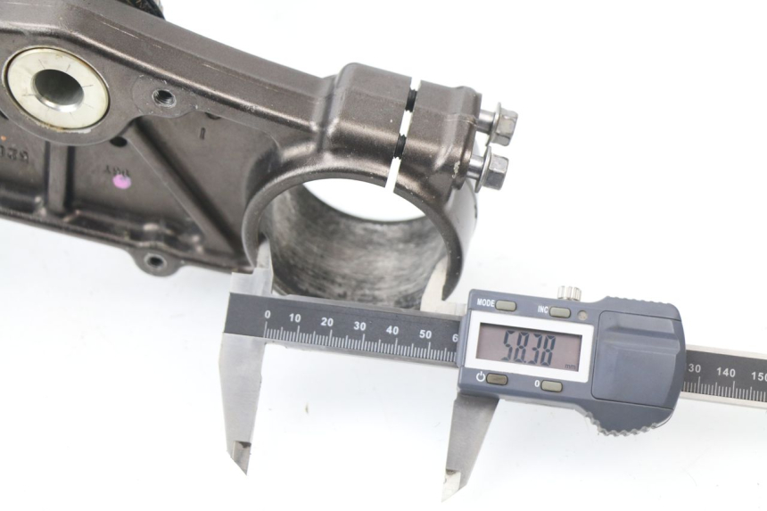 photo de UPPER FORK YOKE YAMAHA YZ-F YZF 250 (2007 - 2013) - Zoom on usage condition