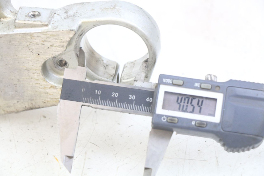 photo de UPPER TRIPLE CLAMP YAMAHA YZF R THUNDERCAT 600 (1996 - 2003) - Component detail