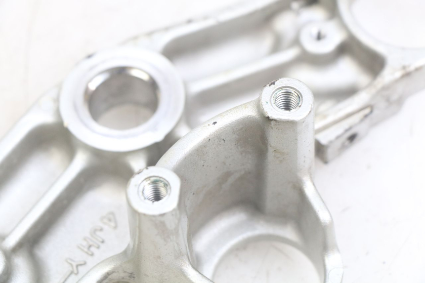 photo de UPPER TRIPLE CLAMP YAMAHA YZF R THUNDERCAT 600 (1996 - 2003) - Technical close-up