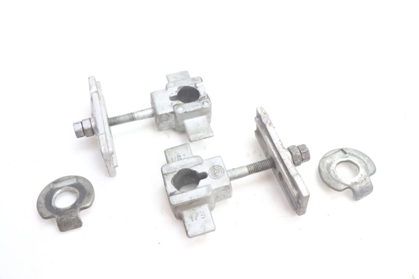 photo de CHAIN ADJUSTER HONDA CB F HORNET 600 (2005 - 2006) - Alternative perspective