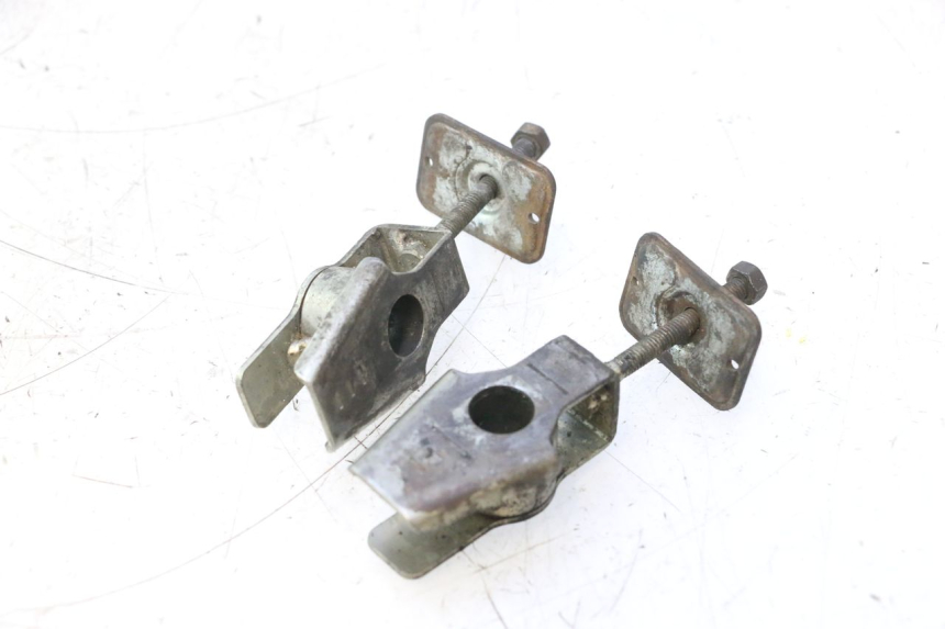 photo de CHAIN ADJUSTER HONDA CB TWO FIFTY 250 (1991 - 2002) - Zoom on usage condition