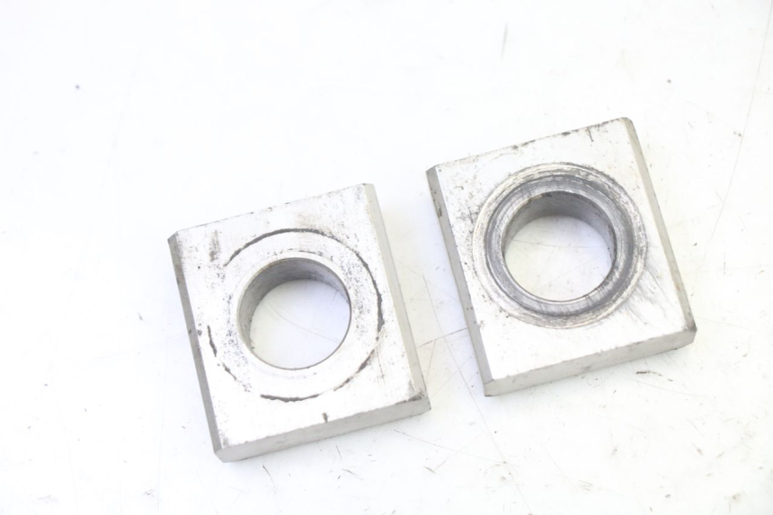 photo de CHAIN ADJUSTER HONDA CBR RR FIREBLADE 900 (1992 - 1994) - Component detail