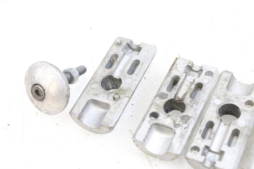 photo de CHAIN ADJUSTER APRILIA CLASSIC 125 (1995 - 2001) - Surface and material condition