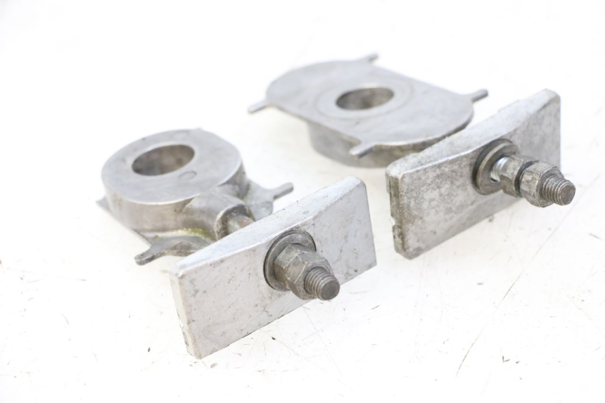 photo de CHAIN ADJUSTER YAMAHA FJ 36Y 1100 (1984 - 1985) - Fixing points details