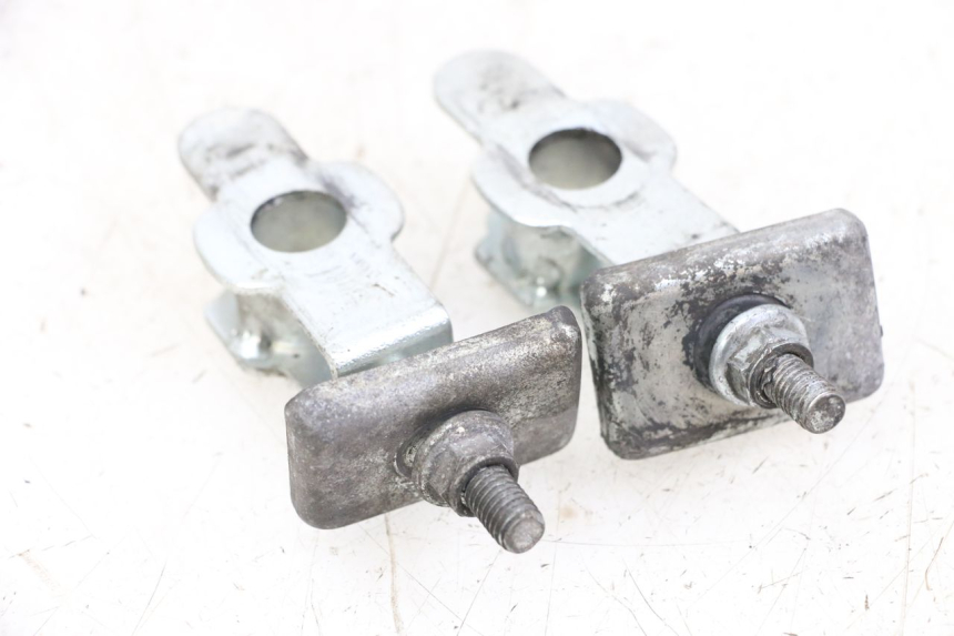 photo de CHAIN ADJUSTER HYOSUNG GF 125 (2001 - 2005) - Technical close-up