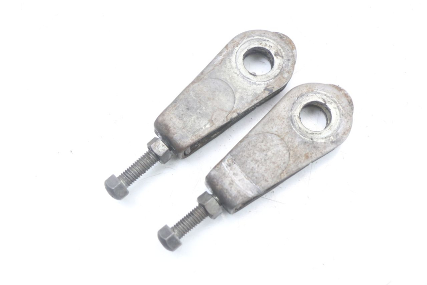 photo de CHAIN ADJUSTER SUZUKI GSX E 250 (1982 - 1983) - Zoom on usage condition