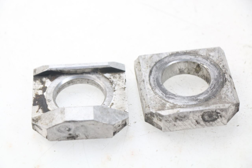 photo de CHAIN ADJUSTER SUZUKI GSX-R GSXR 600 (2001 - 2003) - Zoom on usage condition