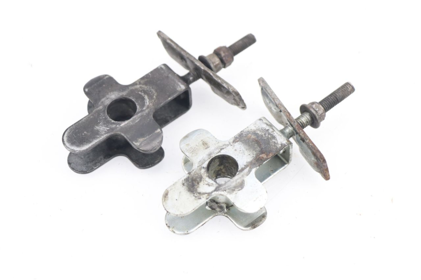 photo de CHAIN ADJUSTER SUZUKI GSXF GSX F 600 (1988 - 1997) - Zoom on usage condition