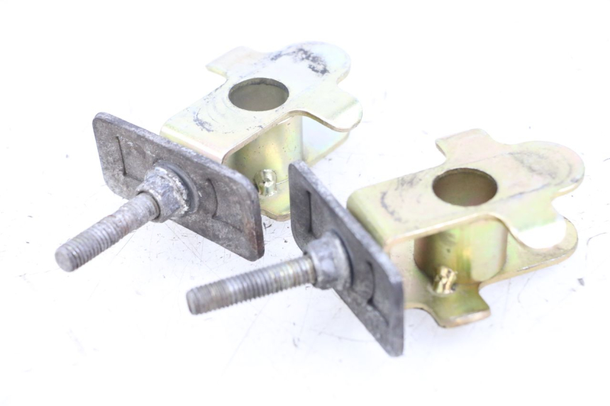 photo de CHAIN ADJUSTER HYOSUNG GTR 125 (2006 - 2008) - Fixing points details