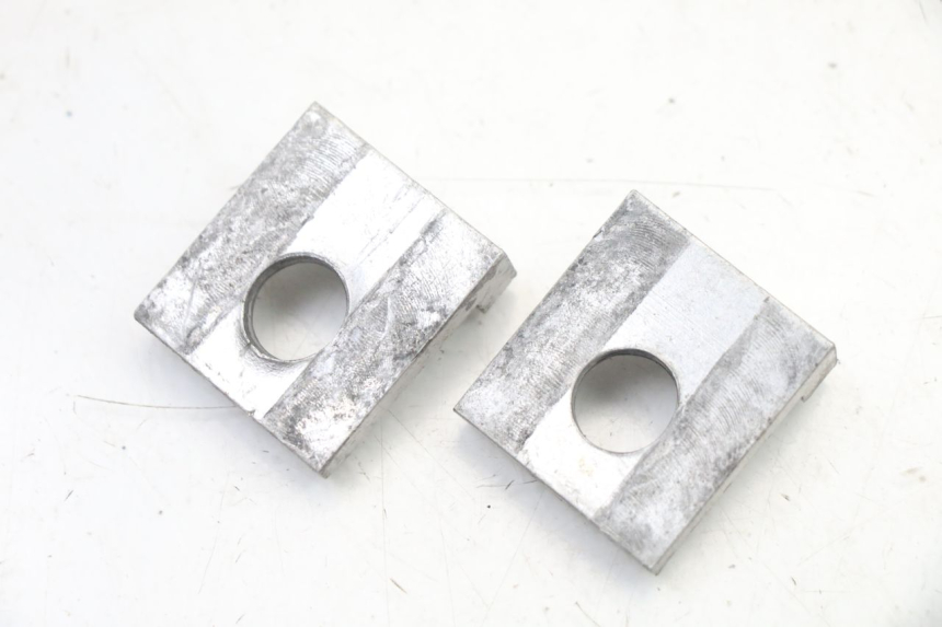 photo de CHAIN ADJUSTER LONCIN DIRT BIKE 125 - Alternative perspective