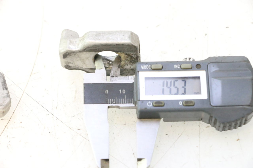 photo de CHAIN ADJUSTER RIEJU MRT PRO SUPERMOTARD 50 (2007 - 2018) - Alternative perspective