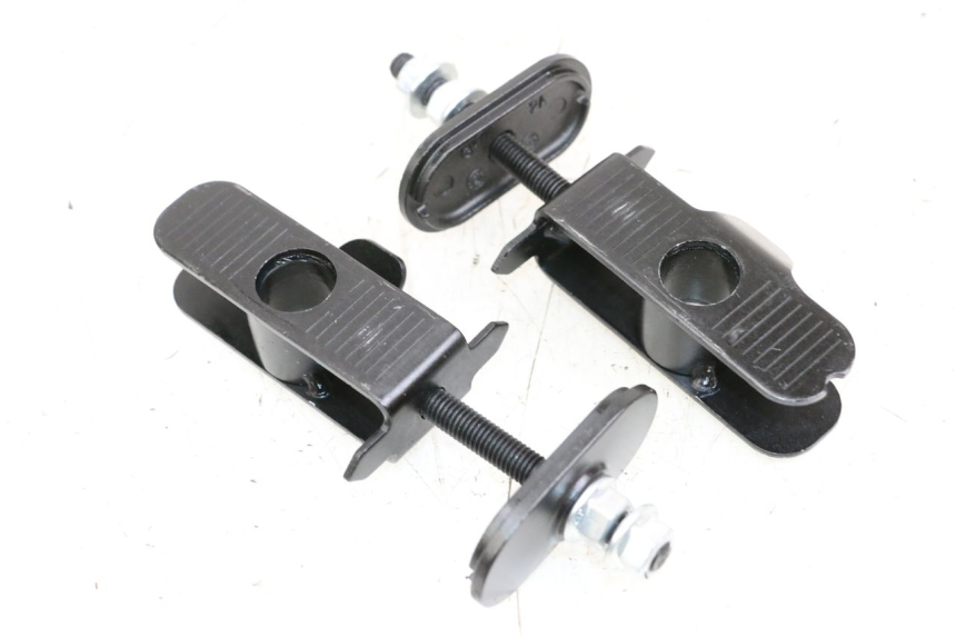 photo de CHAIN ADJUSTER ROYAL ENFIELD CONTINENTAL GT 650 (2019 - 2024) - Component detail