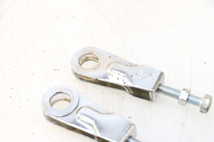 photo de CHAIN ADJUSTER YAMASAKI STREET 50 (2013 - 2018) - Zoom on usage condition