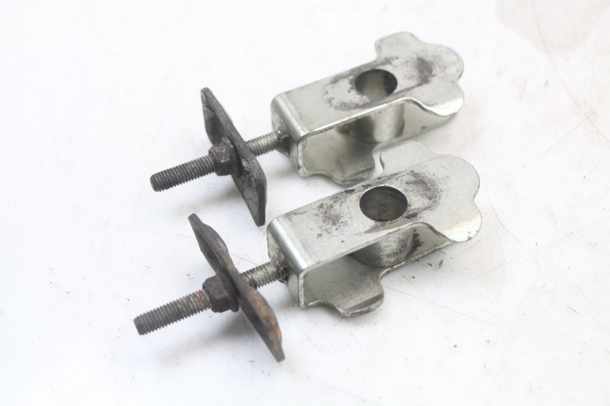 photo de CHAIN ADJUSTER SUZUKI GS F 500 (2004 - 2007) - Zoom on usage condition