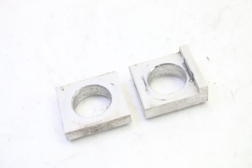 photo de CHAIN ADJUSTER YAMAHA TDM ABS 900 (2002 - 2014) - Component detail