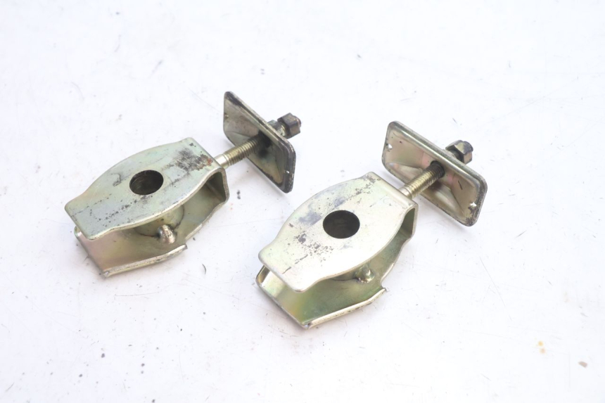 photo de CHAIN ADJUSTER DAELIM VJ ROADWIN 125 (2004 - 2007) - Zoom on usage condition