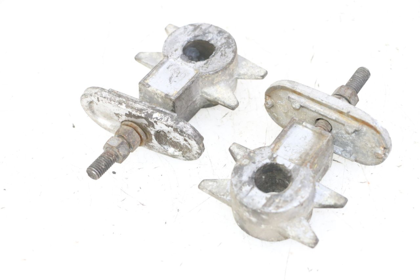 photo de CHAIN ADJUSTER YAMAHA XJN DIVERSION 600 (2000 - 2003) - Zoom on usage condition