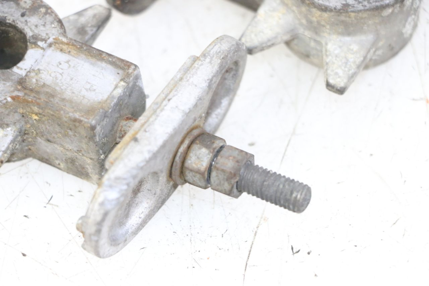 photo de CHAIN ADJUSTER YAMAHA XJN DIVERSION 600 (2000 - 2003) - Technical close-up