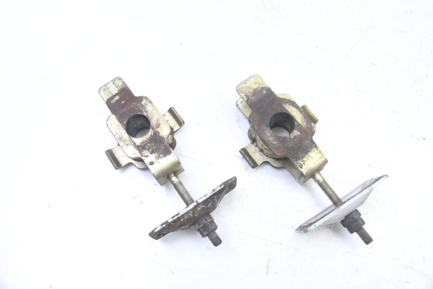 photo de CHAIN ADJUSTER HONDA XLV VARADERO 125 (2000 - 2006) - Component detail