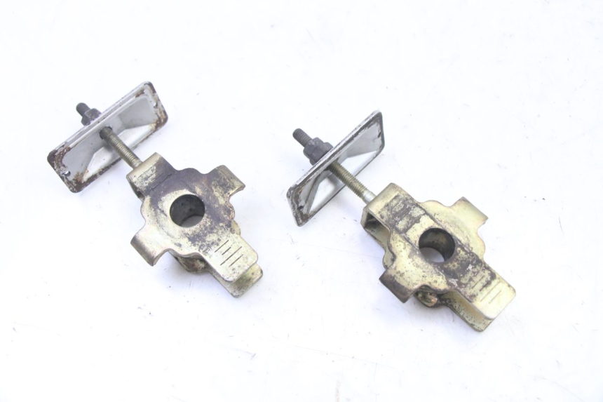 photo de CHAIN ADJUSTER HONDA XLV VARADERO 125 (2000 - 2006) - Alternative perspective