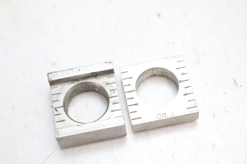 photo de CHAIN ADJUSTER YAMAHA YZF R GENESIS 750 (1993 - 1998) - Component detail