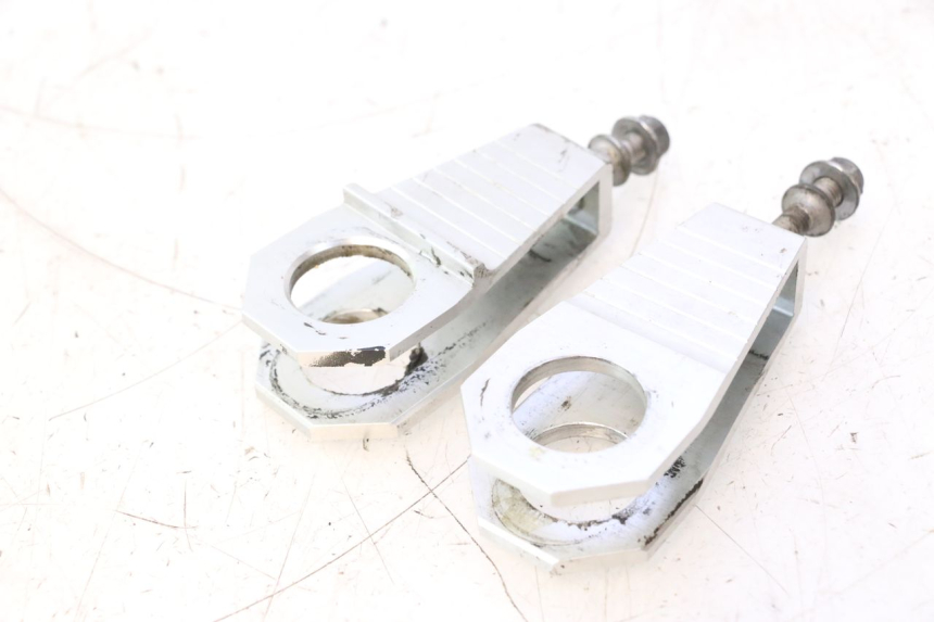 photo de CHAIN ADJUSTER YAMAHA YZF R6 600 (2008 - 2009) - Zoom on usage condition