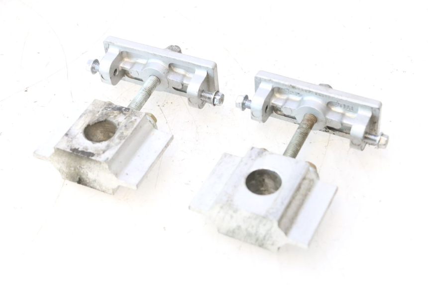 photo de CHAIN ADJUSTER KAWASAKI ZZR 600 (1995 - 2004) - Zoom on usage condition
