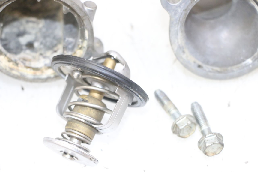 photo de THERMOSTAT HONDA CB R 1000 (2018 - 2023) - Surface and material condition