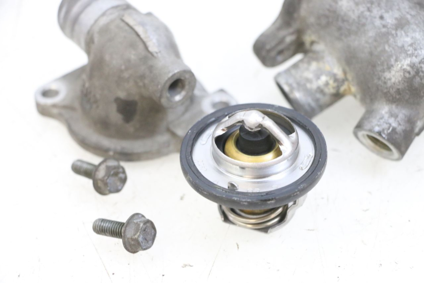 photo de THERMOSTAT SUZUKI DL V STROM 1000 (2002 - 2007) - Fixing points details