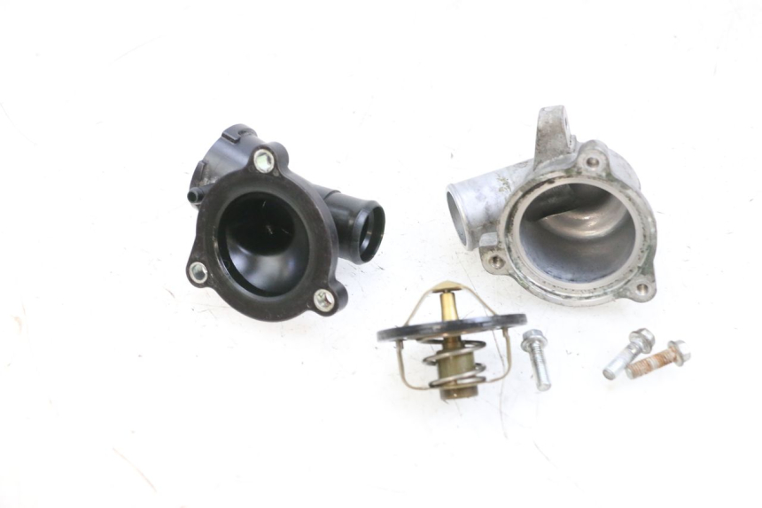 photo de THERMOSTAT YAMAHA FJR ABS 1300 (2006 - 2012) - Fixing points details