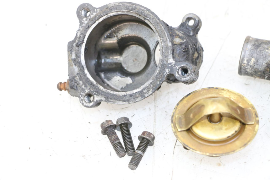 photo de THERMOSTAT KAWASAKI GTR 1000 (1994 - 2004) - Fixing points details
