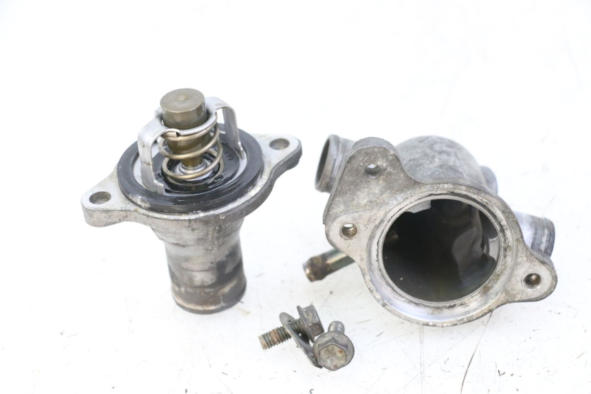 photo de THERMOSTAT SUZUKI SV S 650 (1999 - 2002) - Alternative perspective