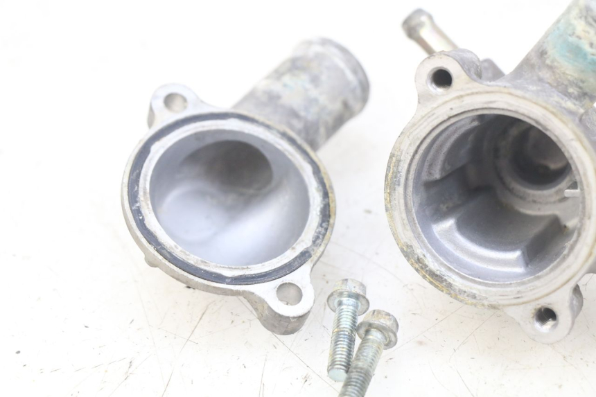 photo de THERMOSTAT HONDA VFR FI RC46 800 (1998 - 2001) - Fixing points details