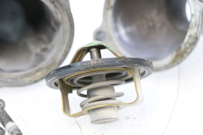 photo de THERMOSTAT YAMAHA YZF R GENESIS 750 (1993 - 1998) - Fixing points details