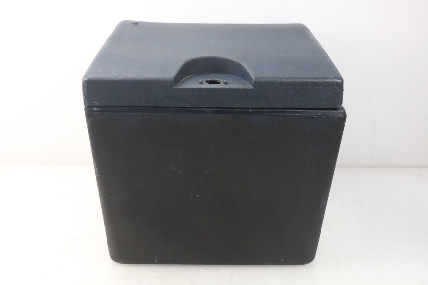 photo de TOP BOX KYMCO AGILITY 4T 50 (2005 - 2018) - Technical close-up