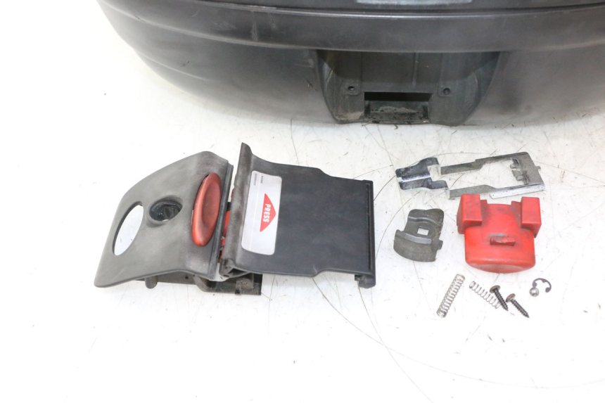 photo de TOP BOX APRILIA ATLANTIC S 125 (2010 - 2013) - Component detail