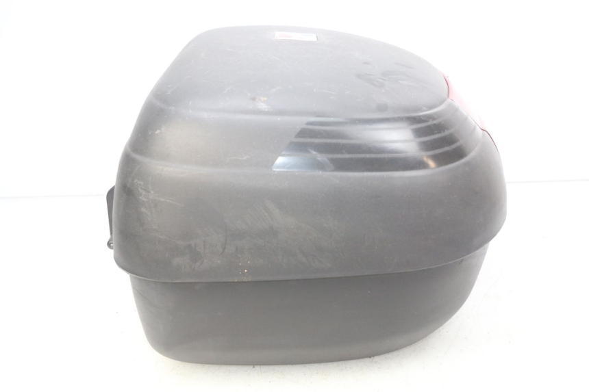 photo de TOP BOX HONDA FES PANTHEON 2T 125 (1998 - 2002) - Technical close-up