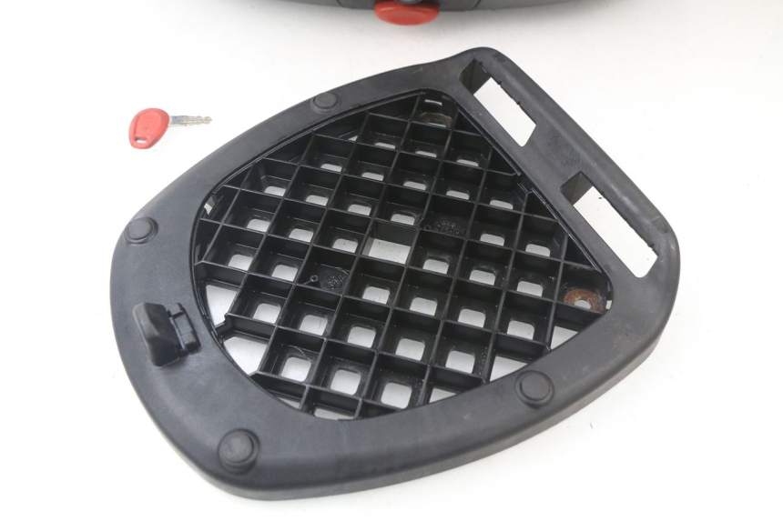 photo de TOP BOX HONDA FES PANTHEON 125 (2003 - 2007) - Alternative perspective