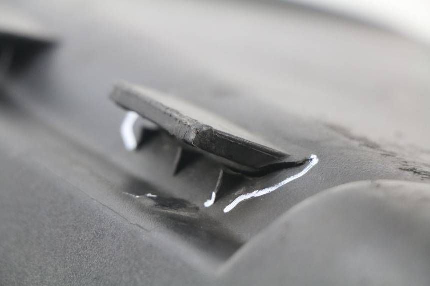 photo de TOP BOX HONDA FES PANTHEON 125 (2003 - 2007) - Technical close-up