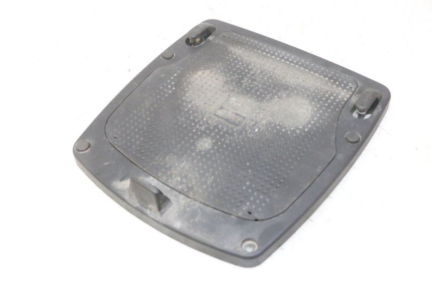 photo de TOP BOX PEUGEOT KISBEE 2T 50 (2010 - 2017) - Main view