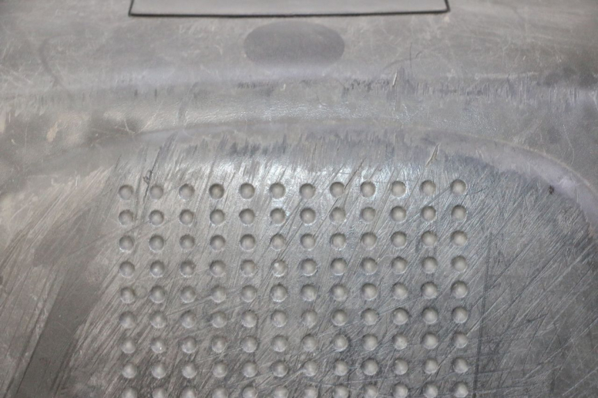 photo de TOP BOX PEUGEOT KISBEE 2T 50 (2010 - 2017) - Technical close-up