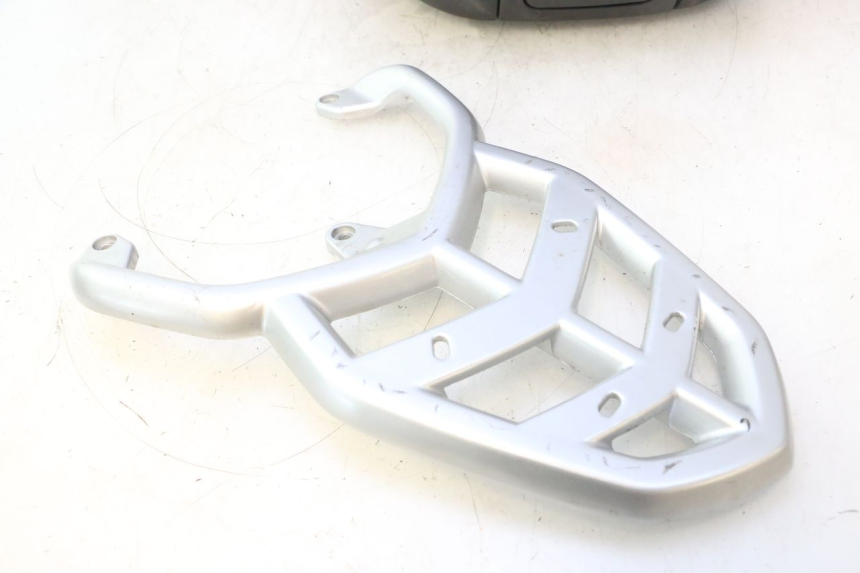 photo de TOP BOX PEUGEOT KISBEE 4T 50 (2023 - 2026) - Detailed visual inspection